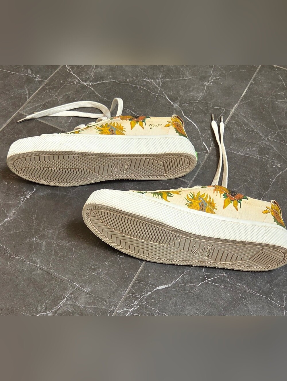 Cariuma x Van Gogh Museum Eca Canvas Low Sneakers in Sunflower Design - Picture 5 of 7